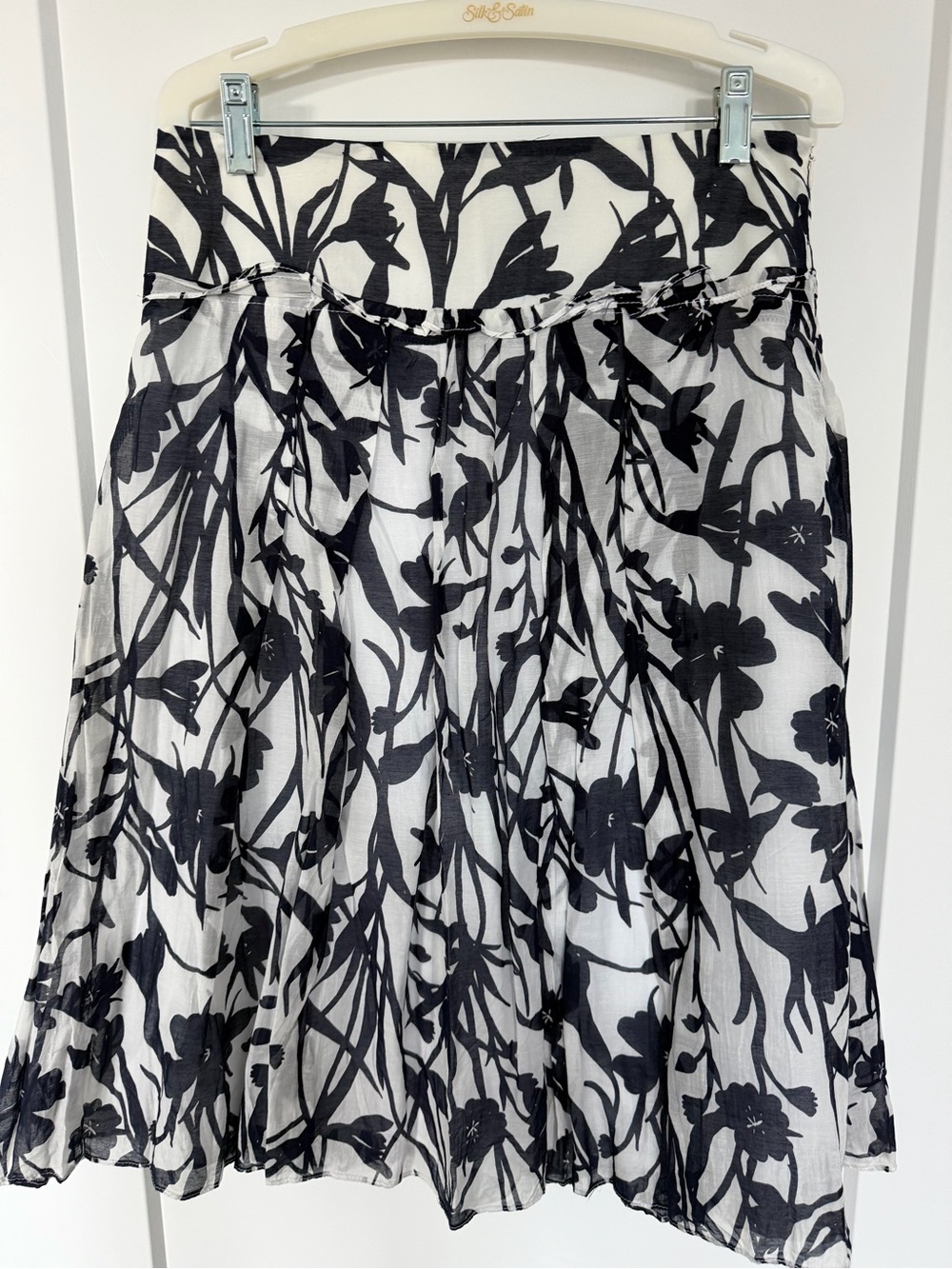 Zara Navy and White Floral A-Line Skirt